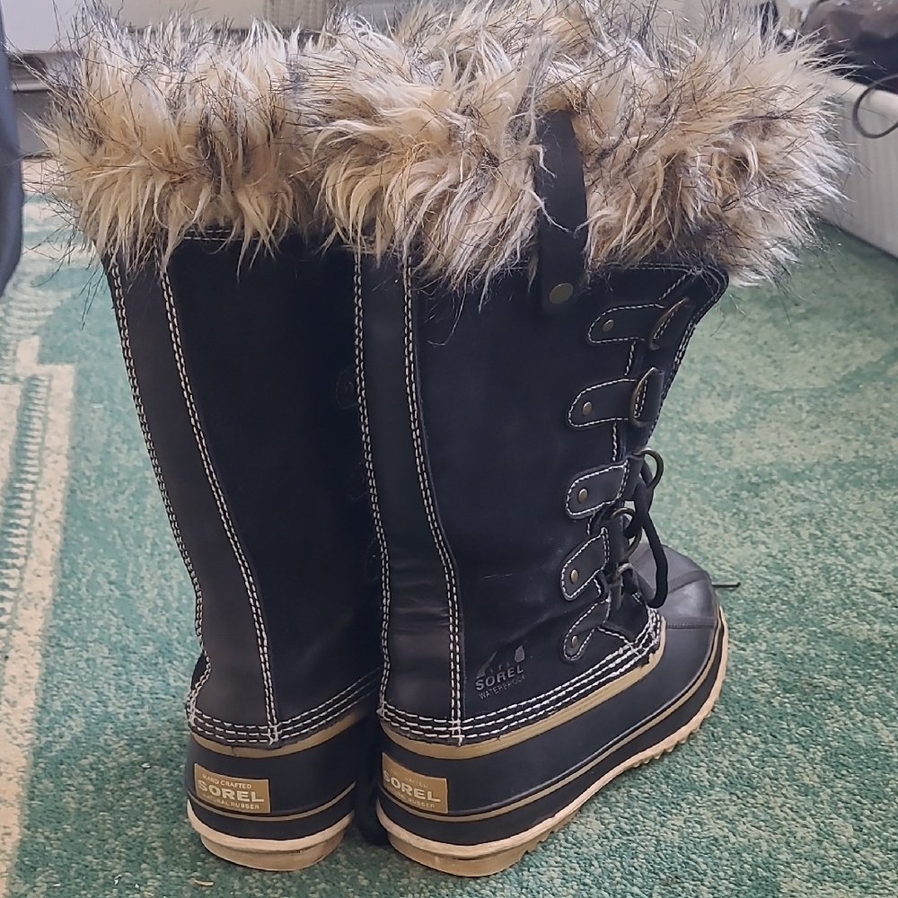 Sorel Black Boots with Tan Fur Trim